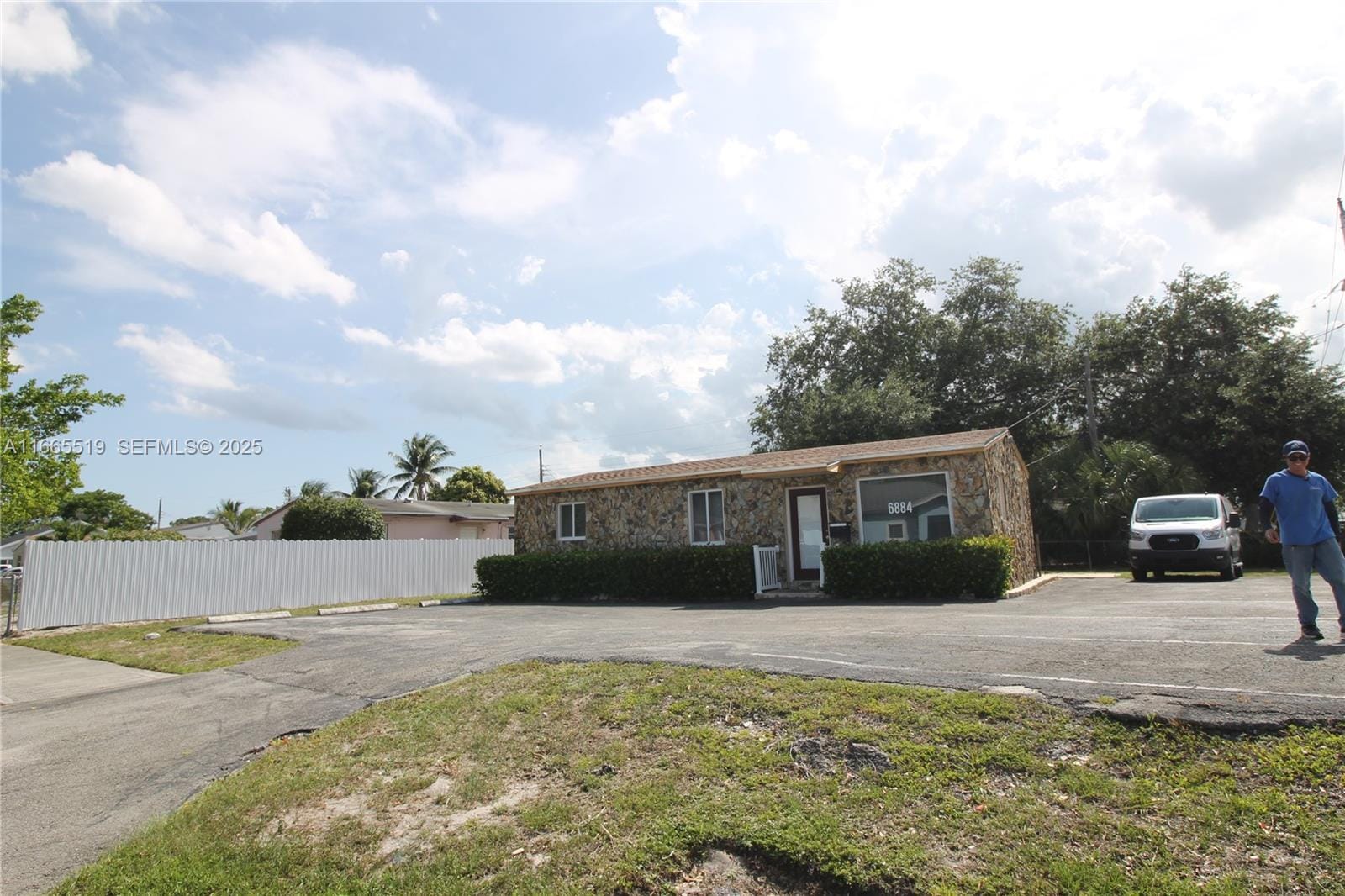 6884 Taft Street, Hollywood, FL 33024