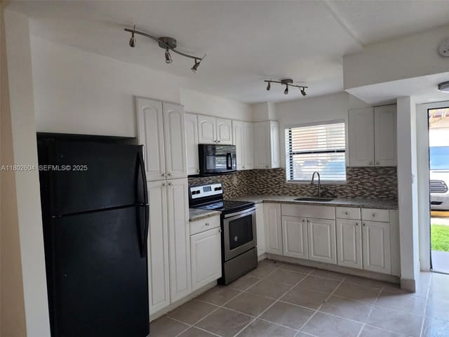 6020 Shakerwood Circle 103, sold in Shaker Woods Village, Tamarac, FL