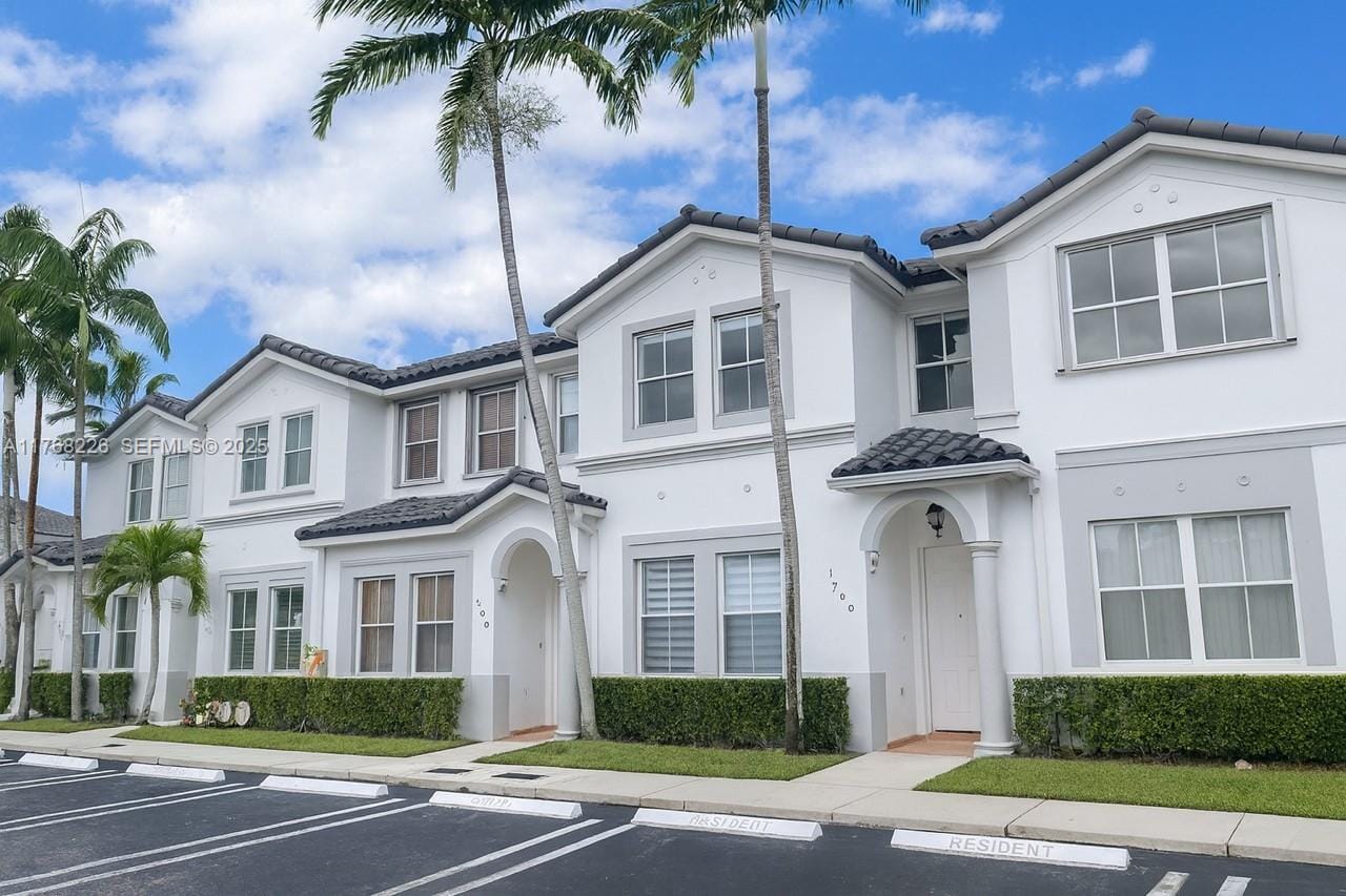 5450 NW 107th Avenue 705, Doral, FL 33178 photo 2
