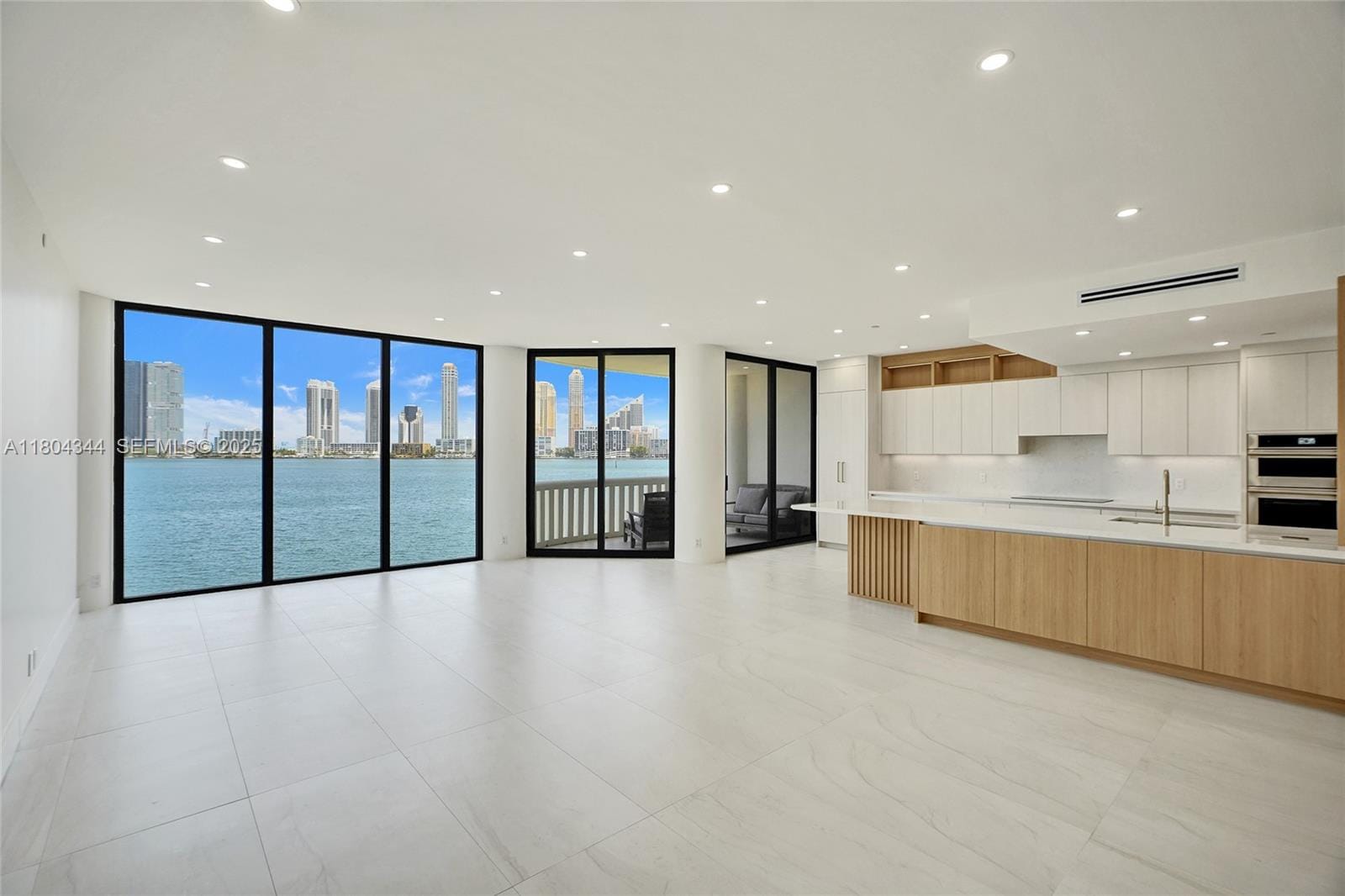 3000 Island Boulevard TH-5, Aventura, FL 33160 photo 4