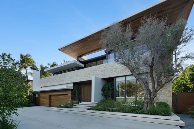 194 S Island Drive, sold in Golden Beach Sec D, Golden Beach, FL