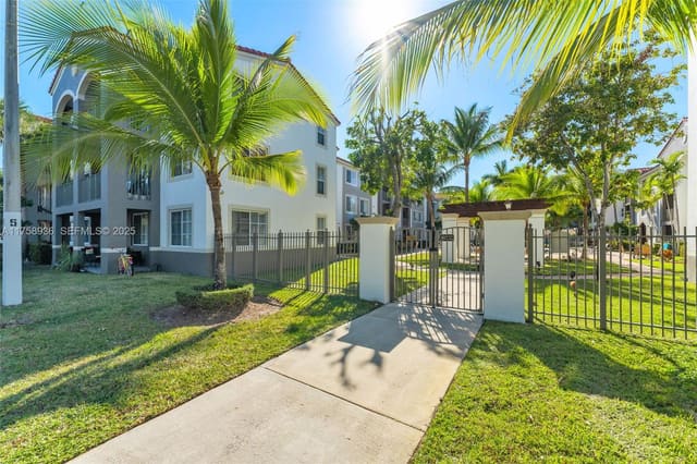 6831 SW 44th Street 112, sold in Gables Court Condo, Miami, FL
