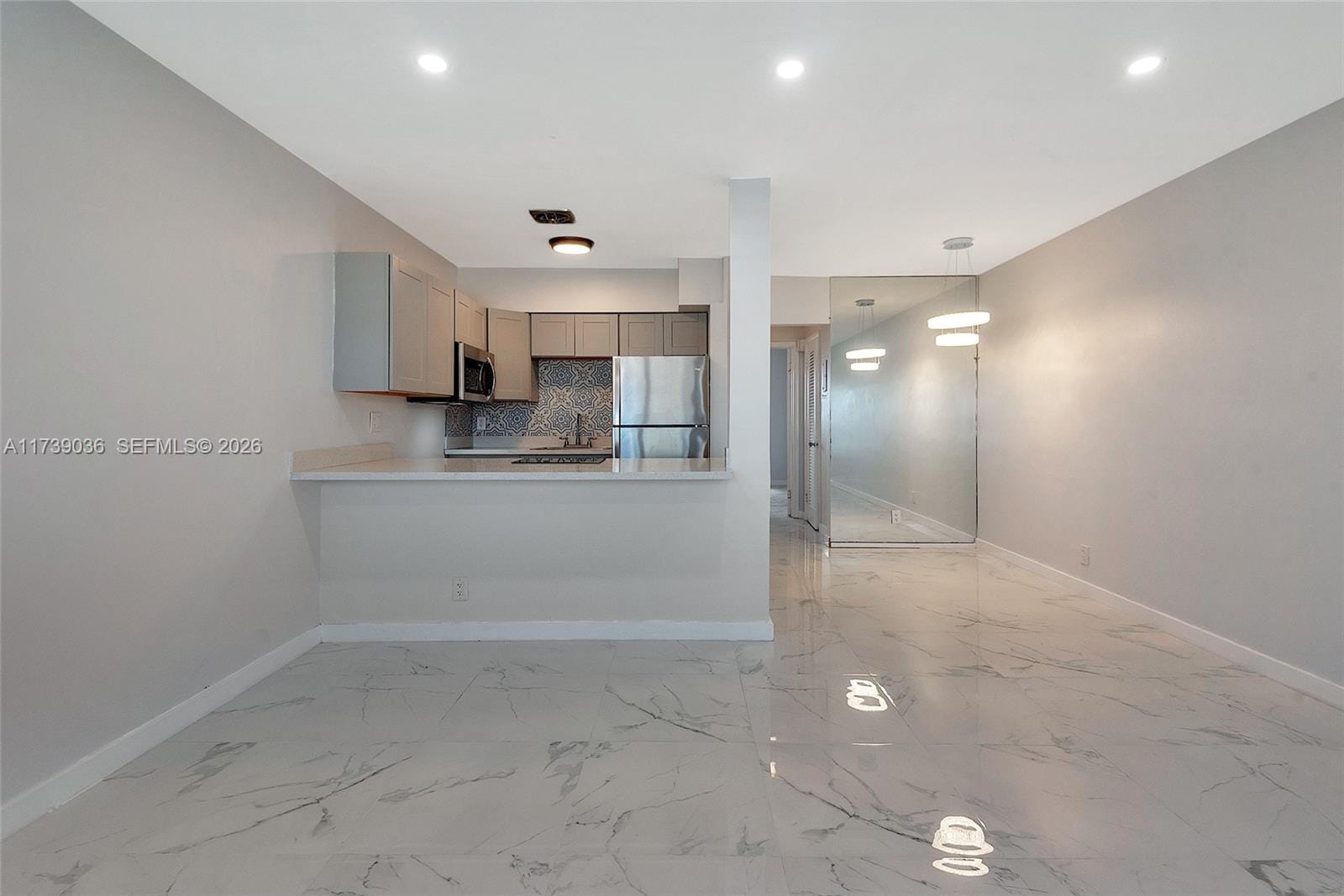 820 SW 11th Avenue 14B, Hallandale Beach, FL 33009 photo 3