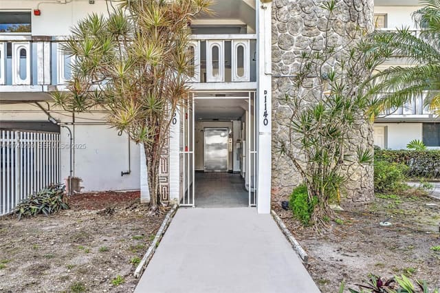 1140 NE 191st Street 25, sold in Riviera Condominium Apts, Miami, FL