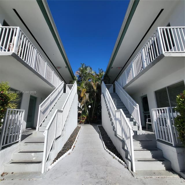 7945 Carlyle Avenue 1, sold in Altos Del Mar No 3, Miami Beach, FL
