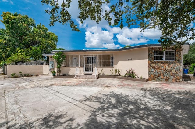 2306 NW 102nd Street, Miami, FL 33147