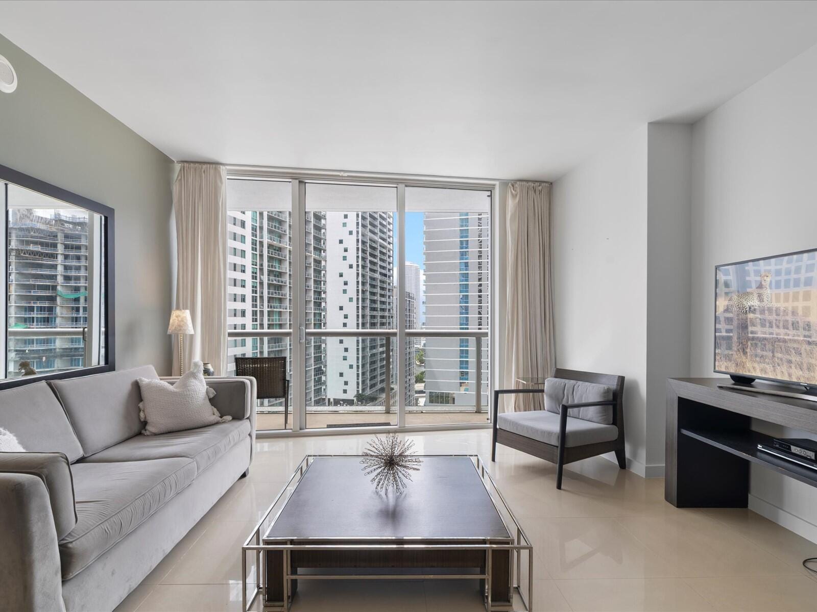 1 bedroom home for sale at 485 Brickell, Miami, FL 33131 — $595,000