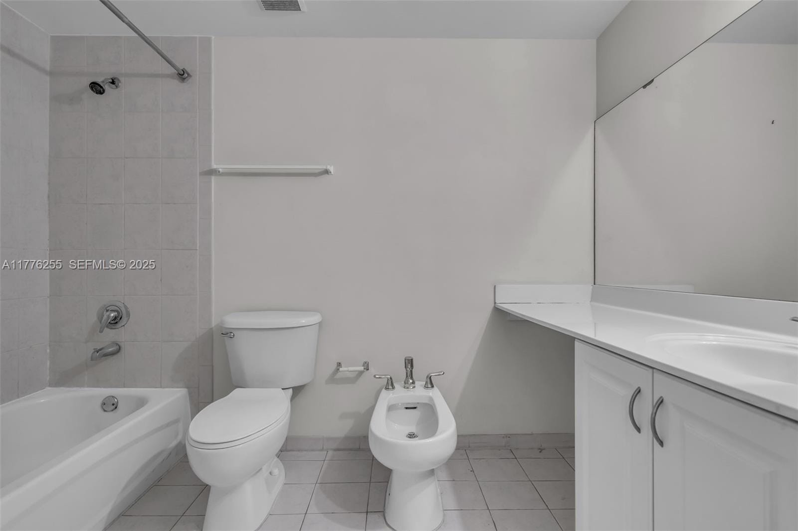 215 SW 42nd Avenue 402 — photo 11