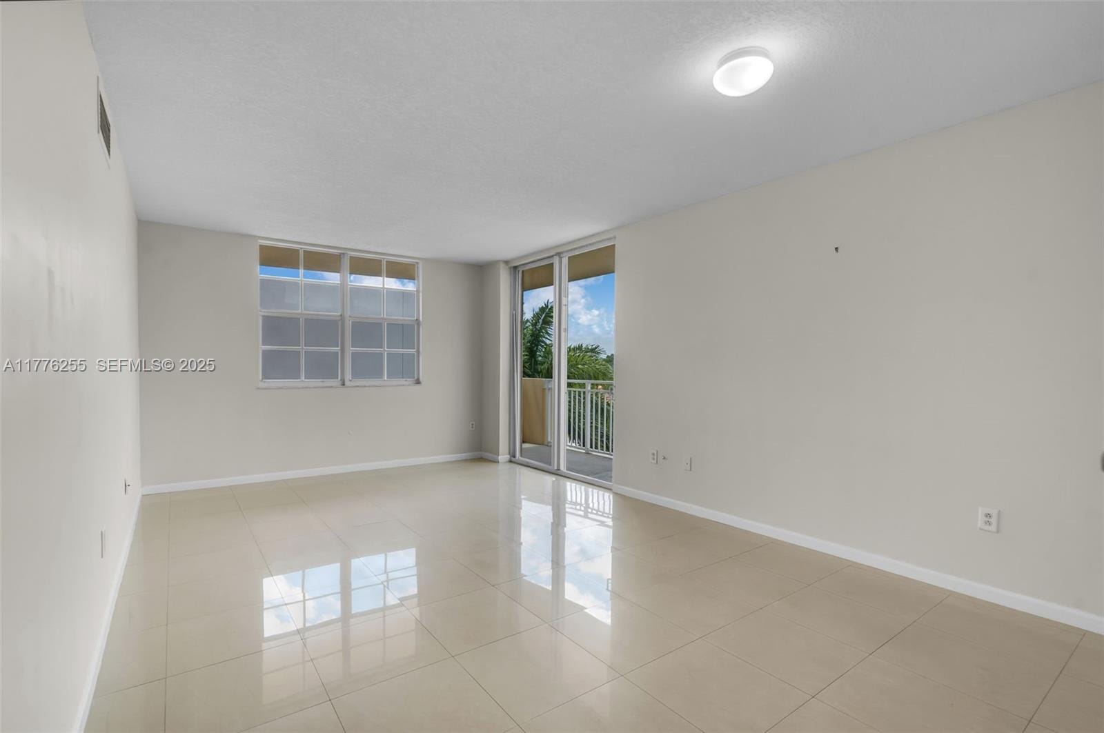 215 SW 42nd Avenue 402 — photo 4