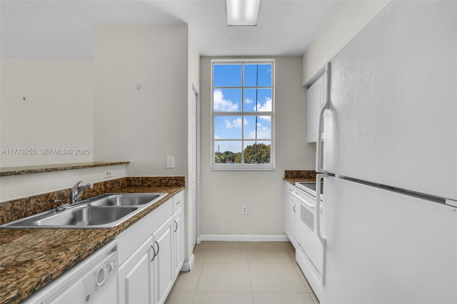215 SW 42nd Avenue 402 — photo 5