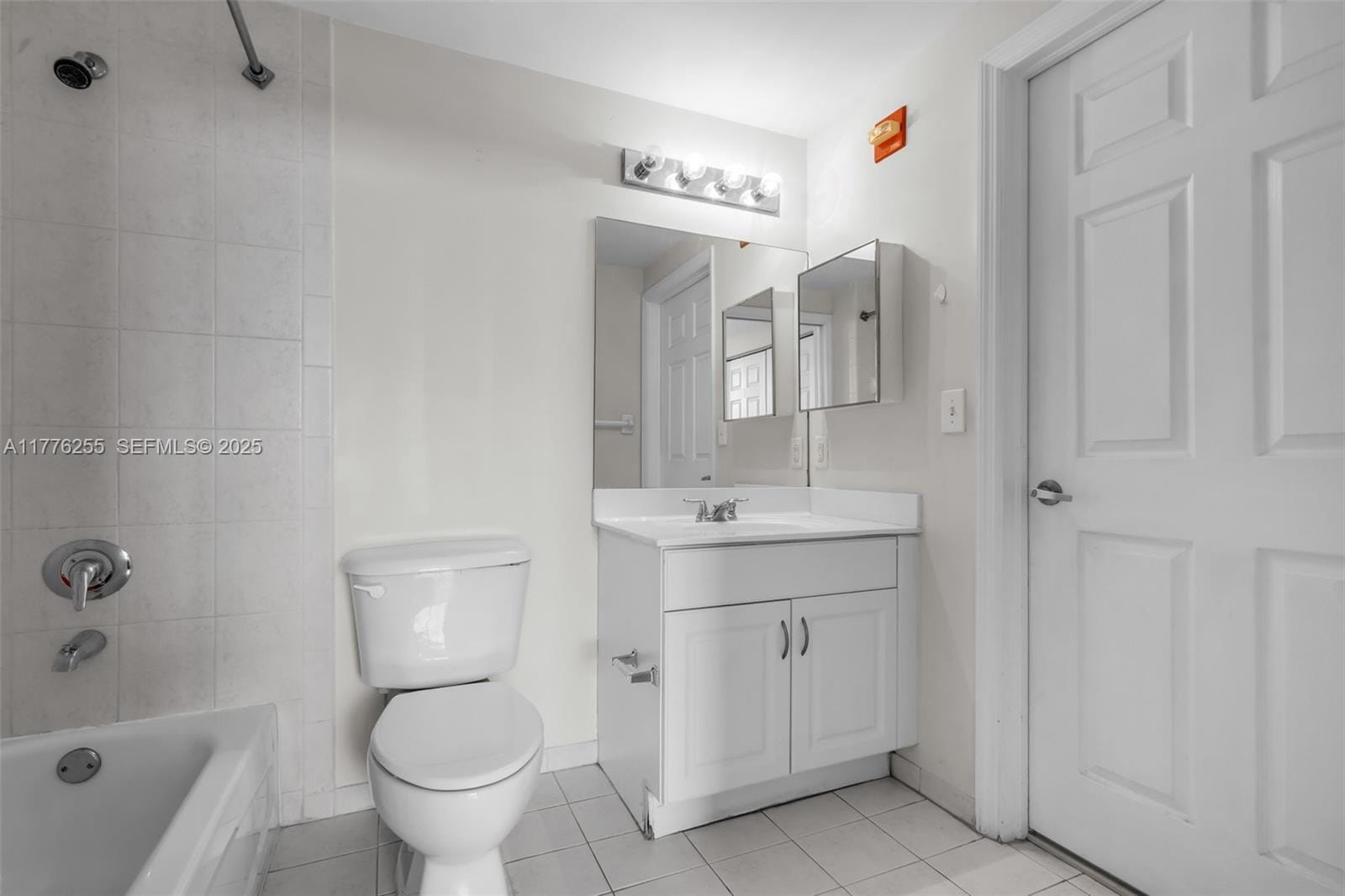 215 SW 42nd Avenue 402 — photo 8