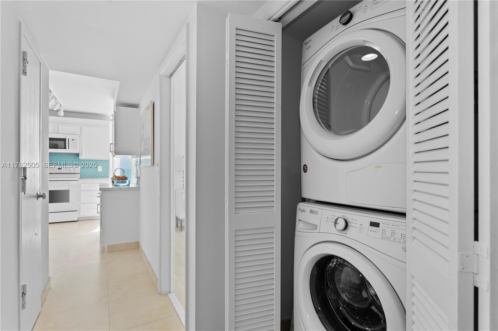881 Ocean Drive 24C — photo 8
