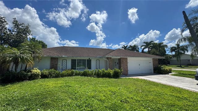 990 Hickory Trail, Wellington, FL 33414