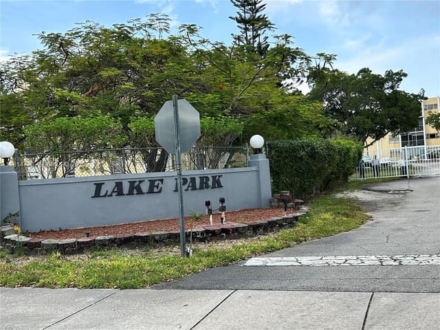 920 NE 199th Street 2S Apt 217, sold in Lake Park Condo No 1 - Bl, Miami, FL