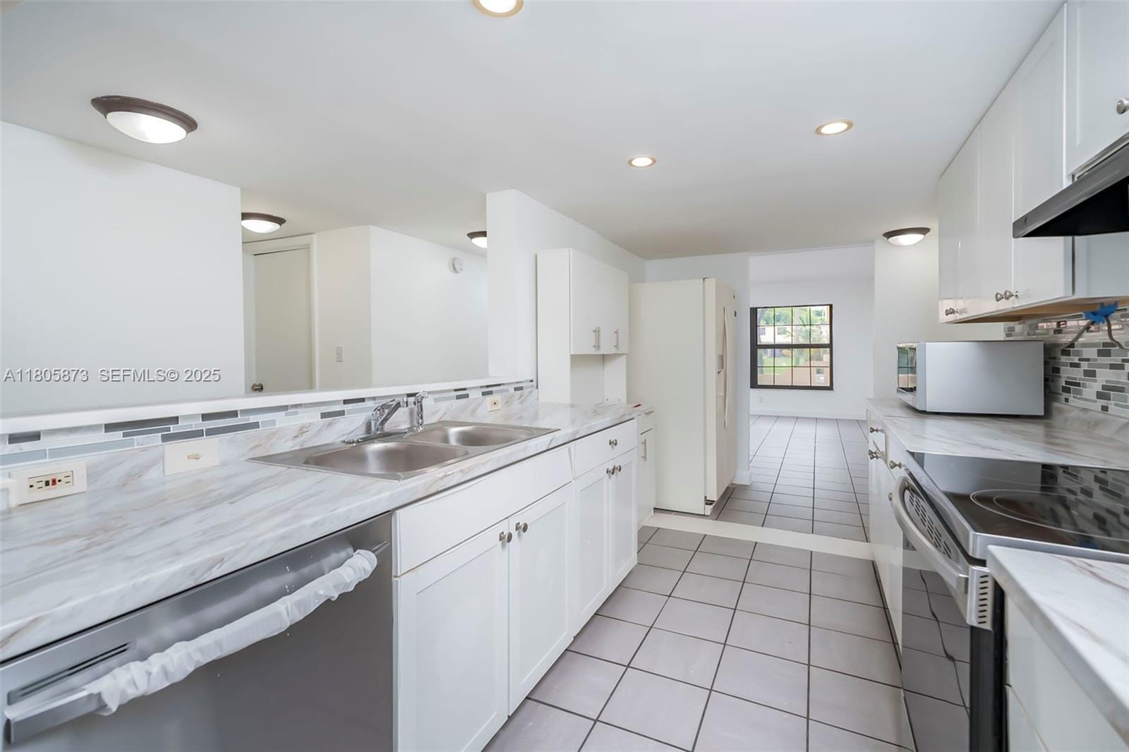 3947 NW 94th Terrace 3947 — photo 5