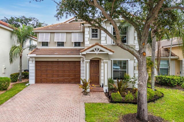 195 Belle Grove Lane, sold in Palm Beach Plantation, Lake Worth, FL