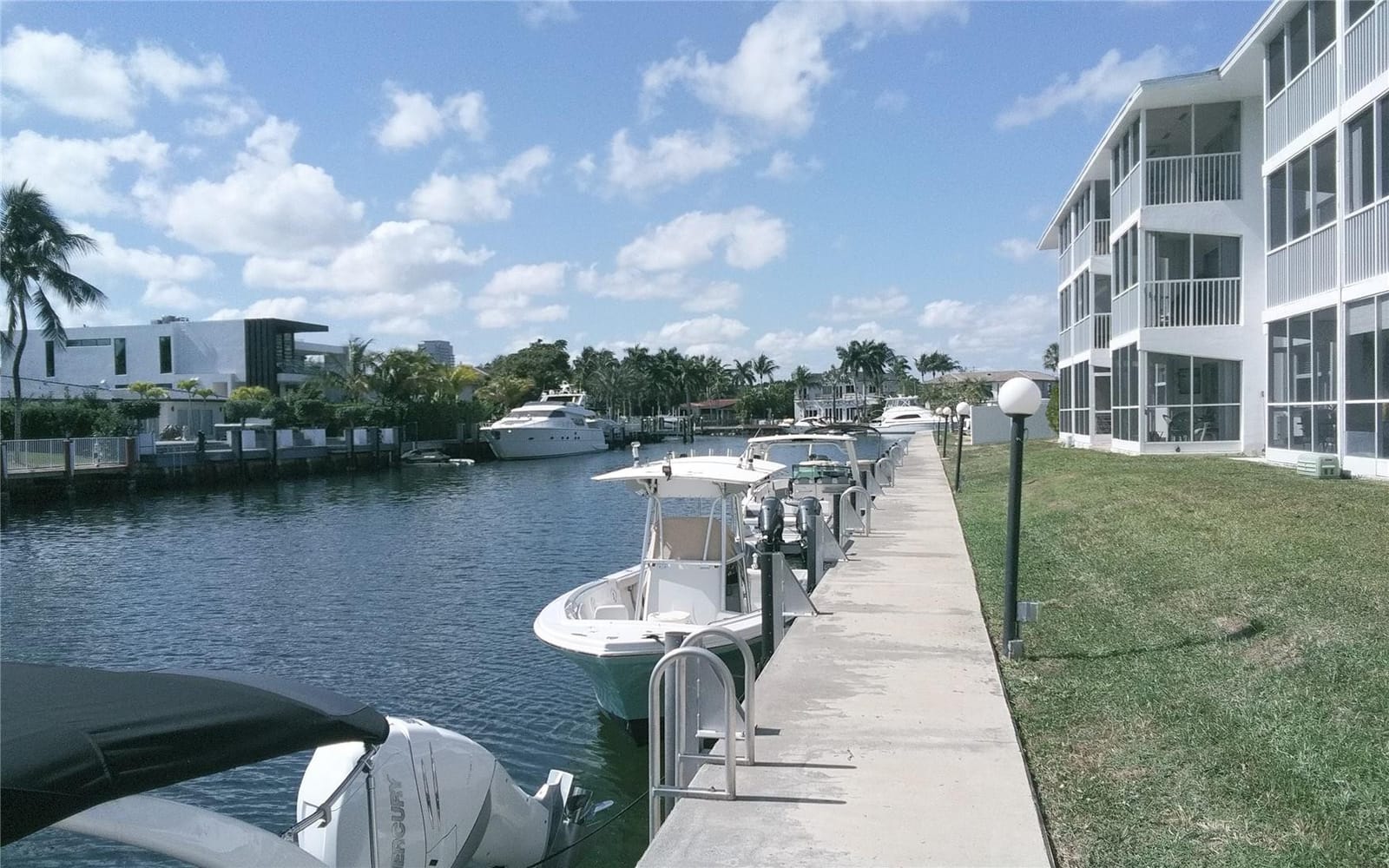 465 Paradise Isle Boulevard 207, Hallandale Beach, FL 33009 photo 21