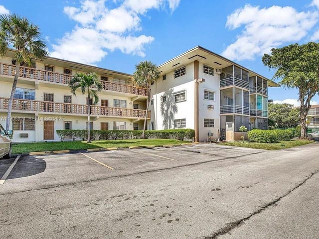 16901 NE 13th Avenue 209, sold in Mar-Len Gardens No 6 Corp, Miami, FL