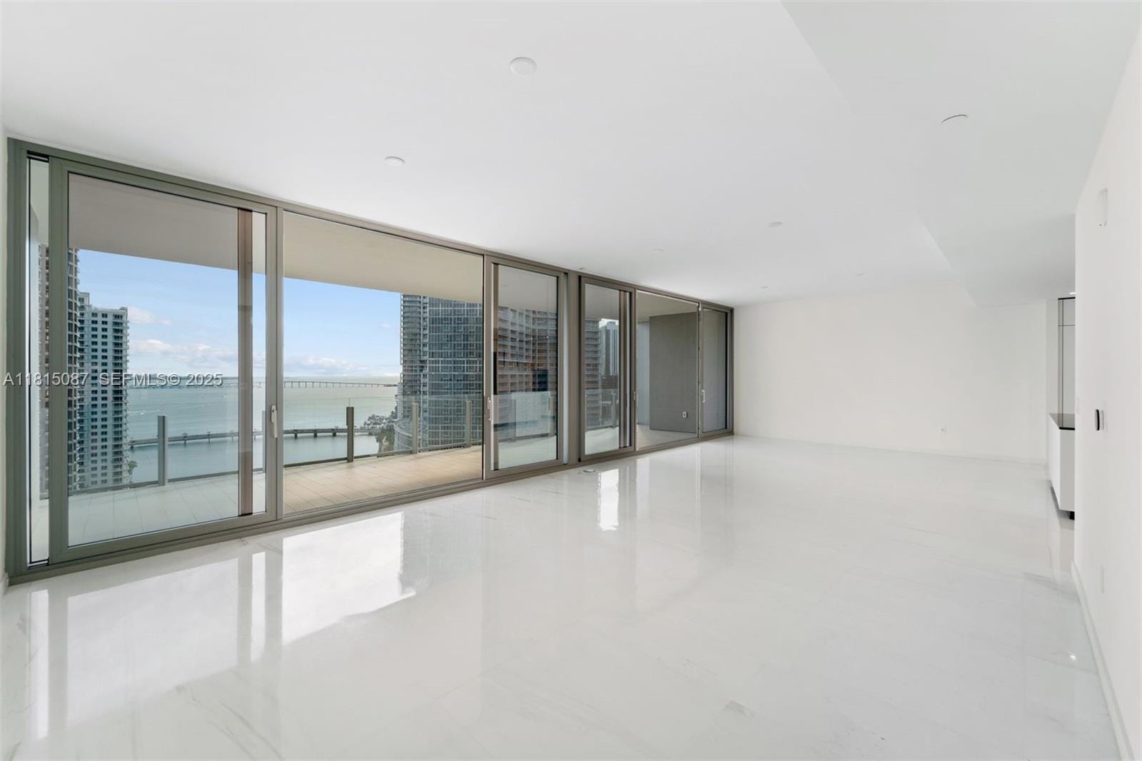 300 Biscayne Blvd Way 2002, Miami, FL 33131 photo 4