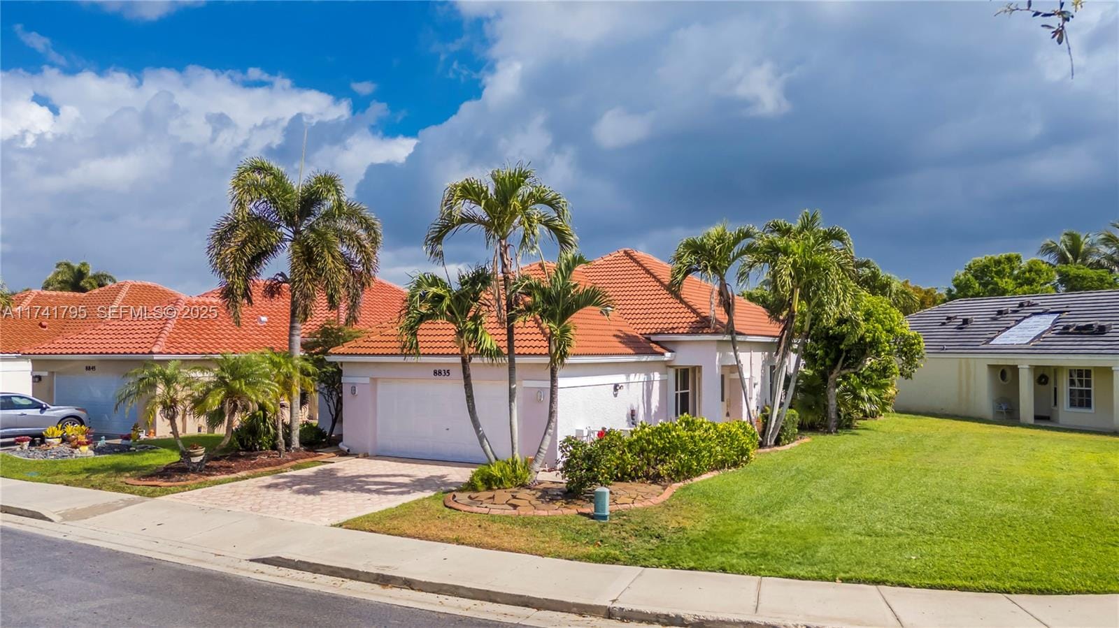 8835 S Lake Park S Circle, Davie, FL 33328