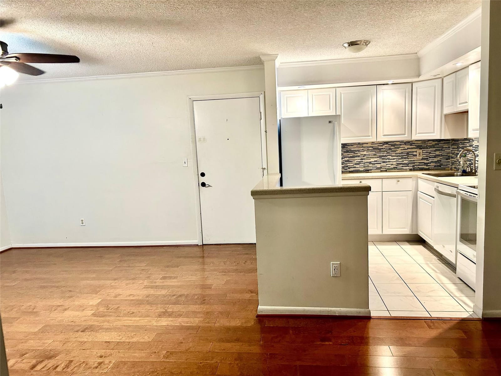 10429 E Clairmont Circle 108, Tamarac, FL 33321 photo 3