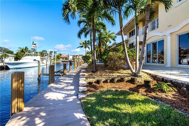 4951 NE 28 Avenue, Lighthouse Point, FL 33064