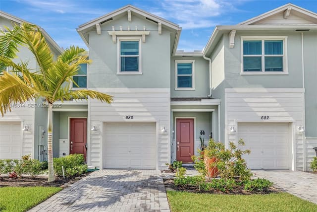 680 SE Lake Falls Street, sold in Veranda, Port St Lucie, FL