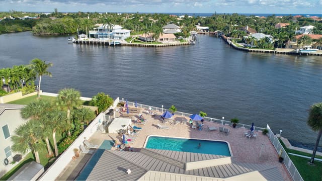 638 Snug Harbor Drive E12, Boynton Beach, FL 33435