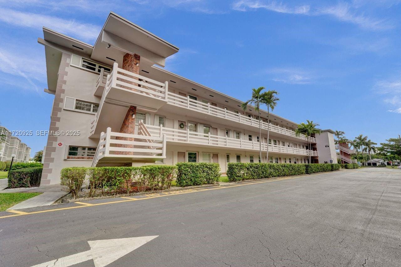700 Layne Boulevard 315, Hallandale Beach, FL 33009