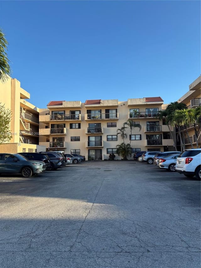 995 SW 84th Avenue 209, sold in Westchester Point, Miami, FL