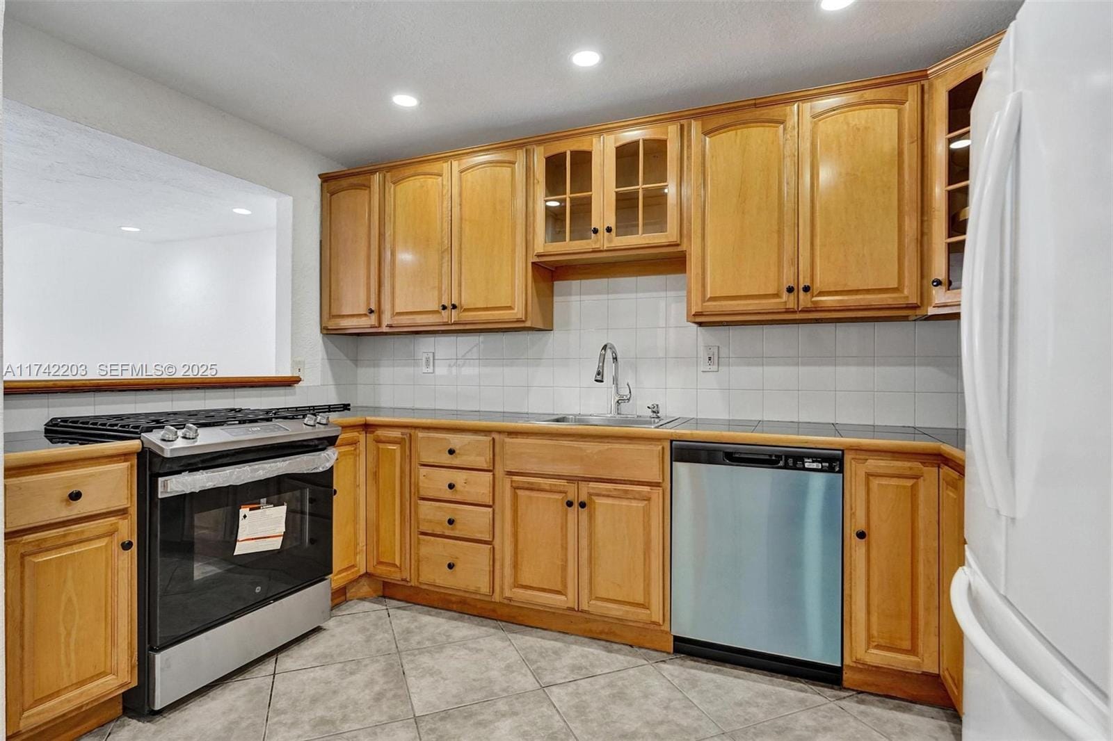8650 SW 67th Avenue 1022 — photo 3