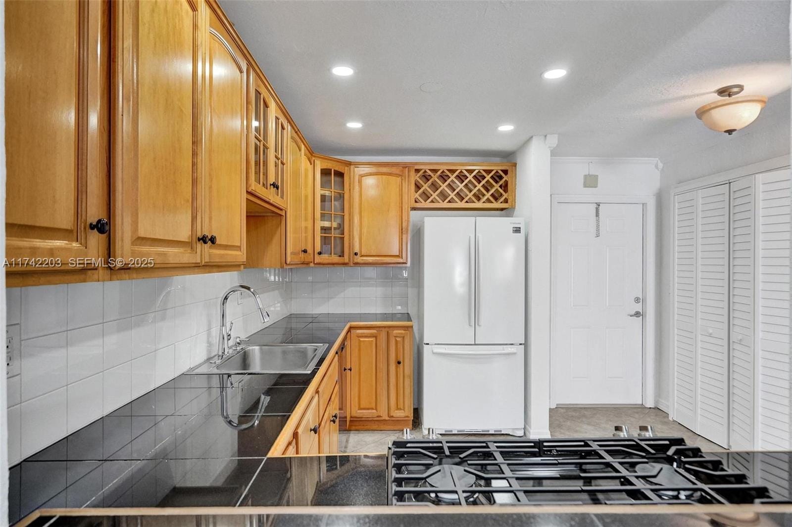 8650 SW 67th Avenue 1022 — photo 4