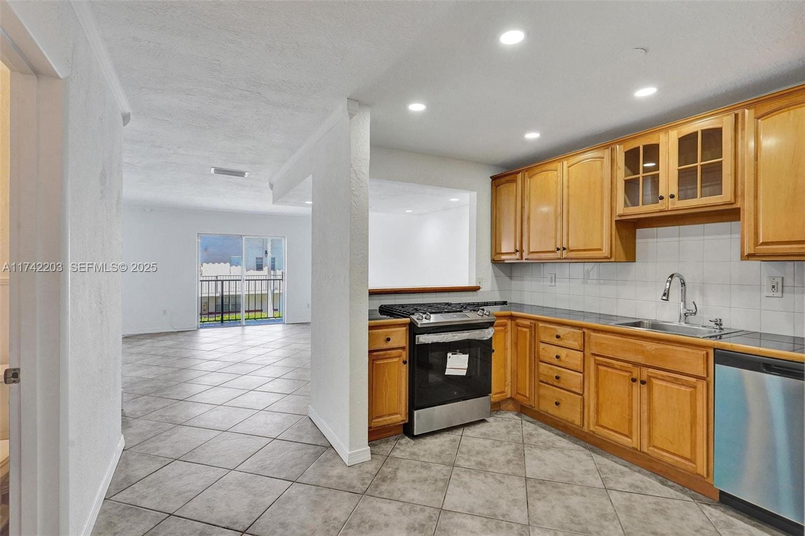 8650 SW 67th Avenue 1022 — photo 7