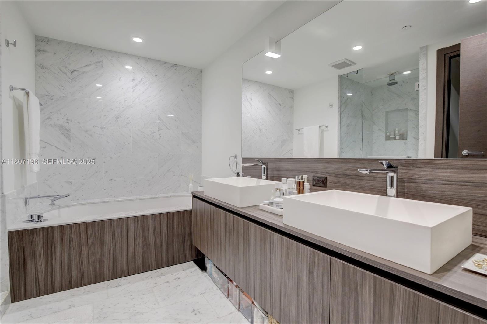 1000 Brickell Plaza 2705, Miami, FL 33131 photo 27
