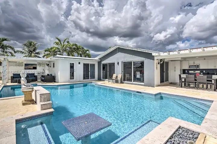 8031 W 14th Court, Hialeah, FL 33014