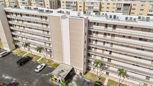 421 NE 14th Avenue 203, Hallandale Beach, FL 33009