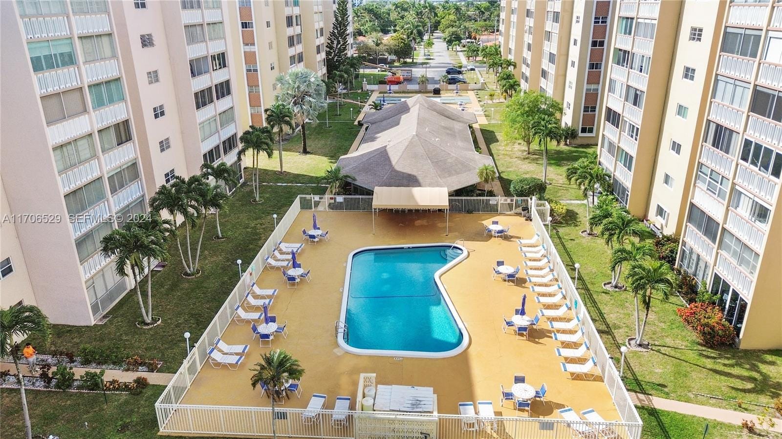 421 NE 14th Avenue 203, Hallandale Beach, FL 33009 photo 28