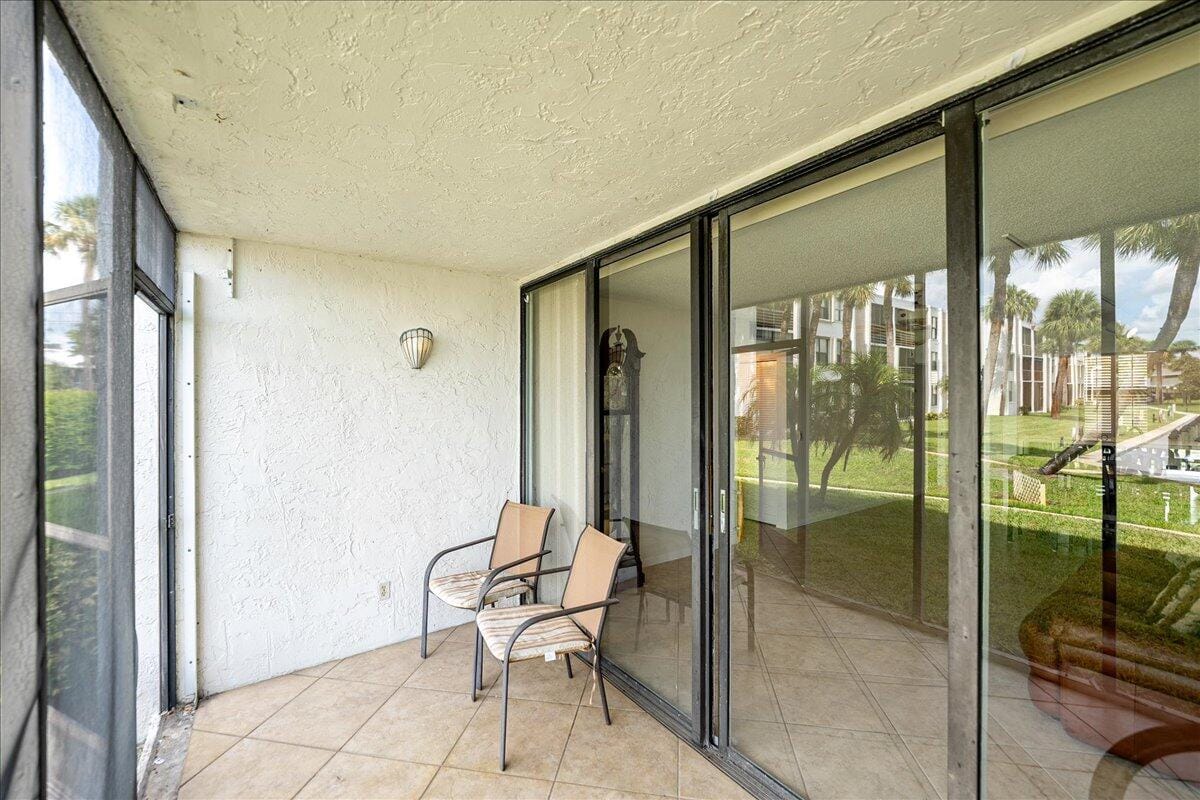1950 SW Palm City Road 5109 — photo 2