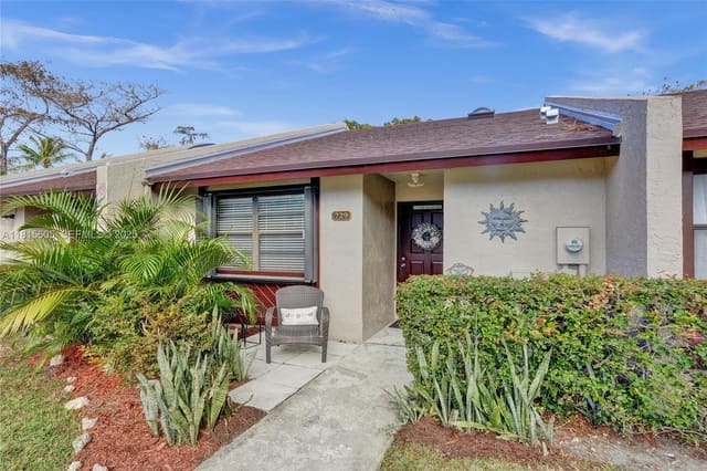 729 NW 47th Street, Deerfield Beach, FL 33064