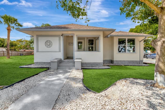 448 Roseland Drive, sold in Rosedale, West Palm Beach, FL