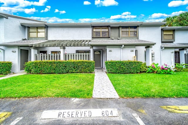 4919 NW 82nd Avenue 804, sold in Springdale Lake, Lauderhill, FL
