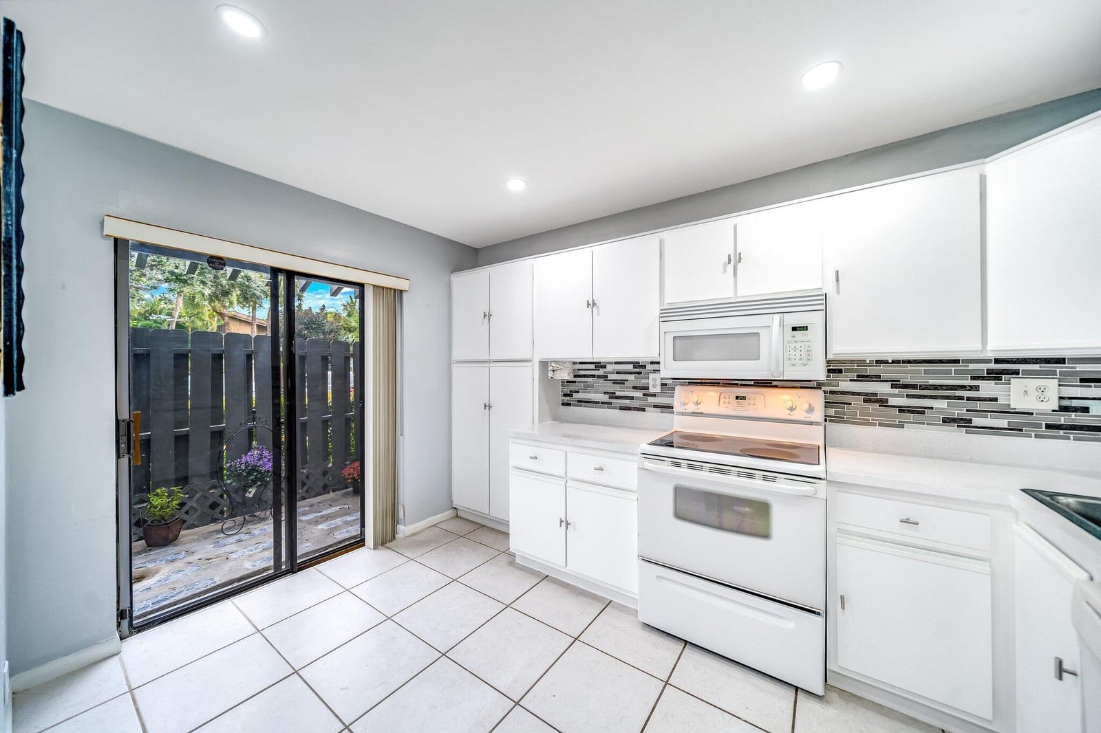 4919 NW 82nd Avenue 804 — photo 11
