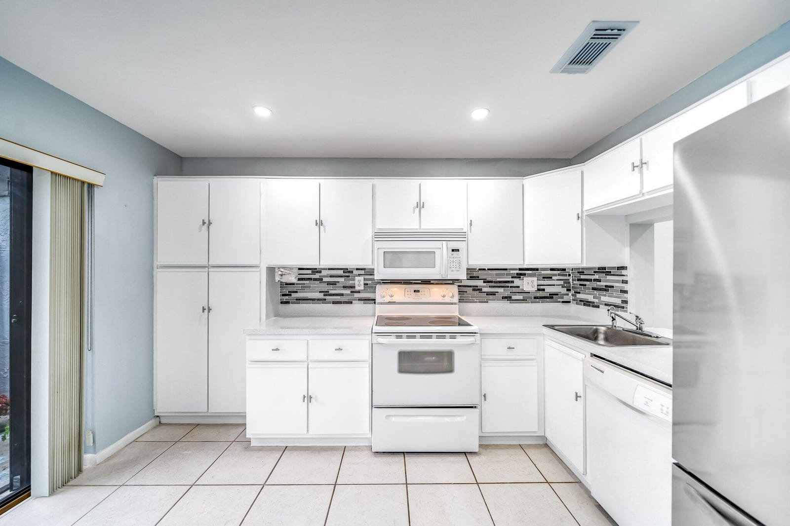 4919 NW 82nd Avenue 804 — photo 10