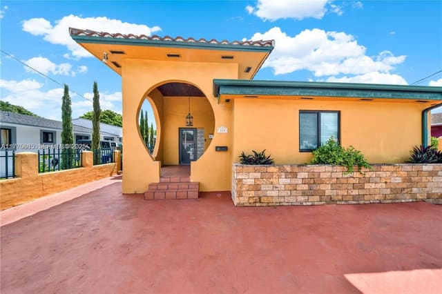 818 NW 34th Avenue, sold in Comfort Gardens, Miami, FL