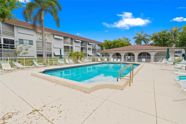1040 SE 4th Avenue 229, sold in Deerfield Beach Gardens C, Deerfield Beach, FL