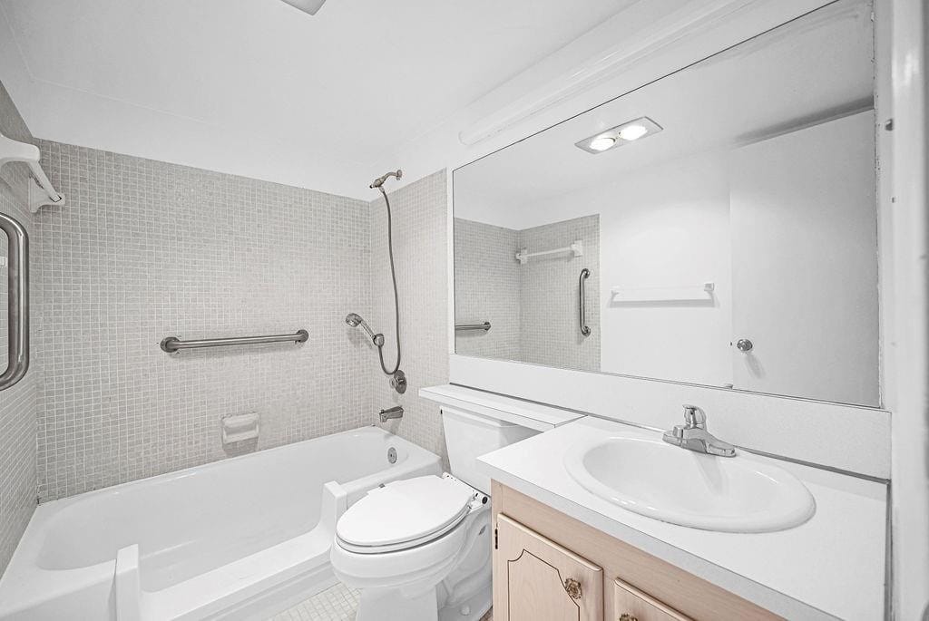 2021 Durham A A, Deerfield Beach, FL 33442 photo 6