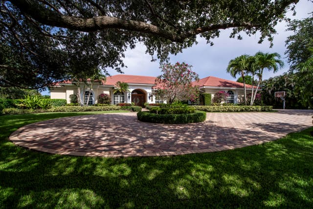 7656 Steeplechase Drive, Palm Beach Gardens, FL 33418
