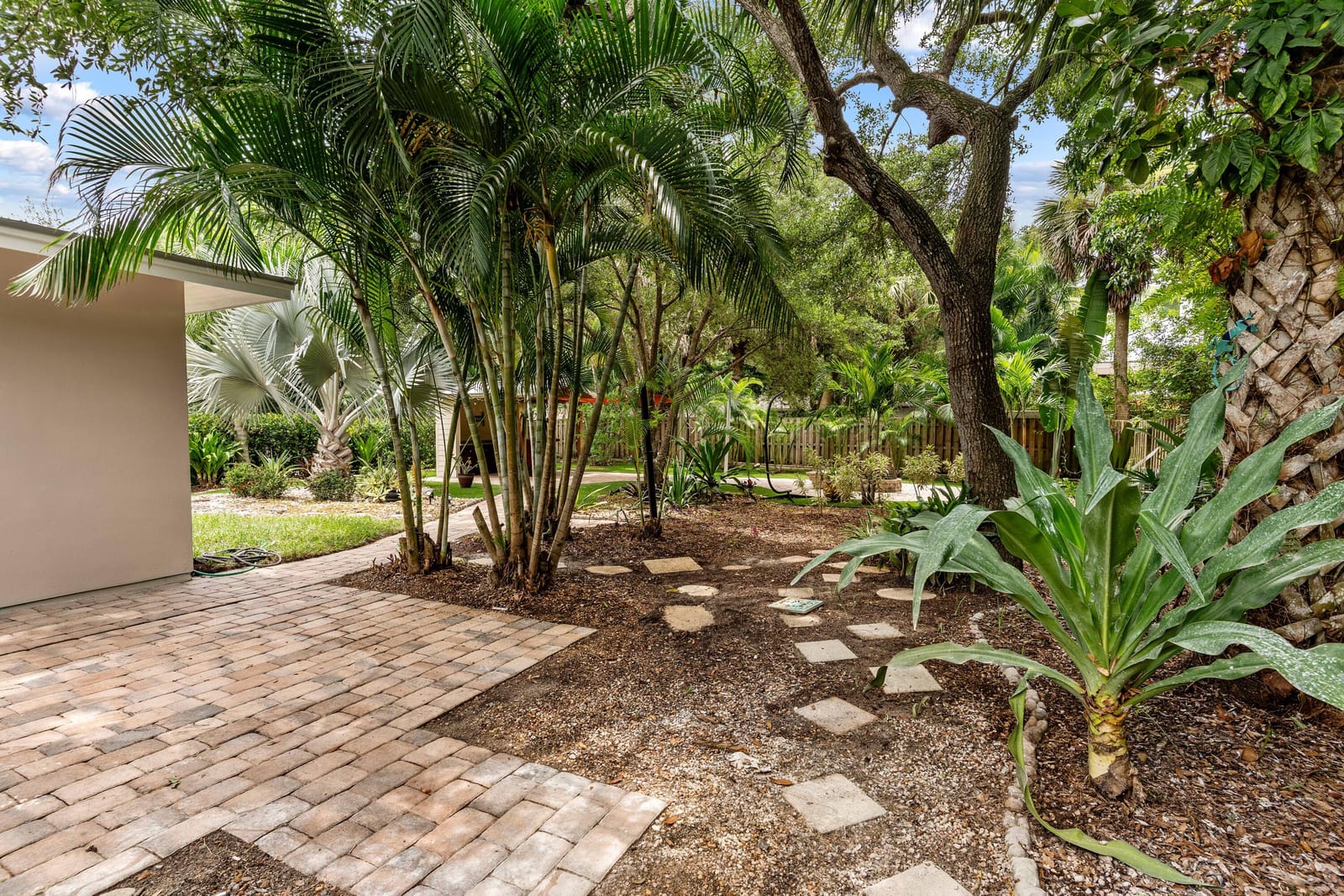 709 SW Bryant Avenue, Stuart, FL 34994 photo 6