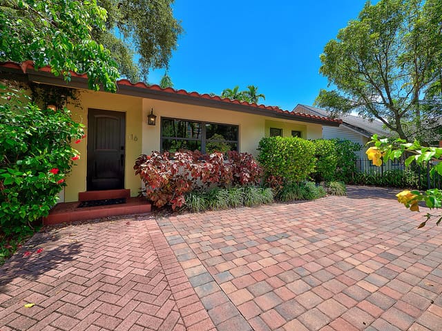 16 SE 9th Avenue, sold in Beverly Heights, Fort Lauderdale, FL