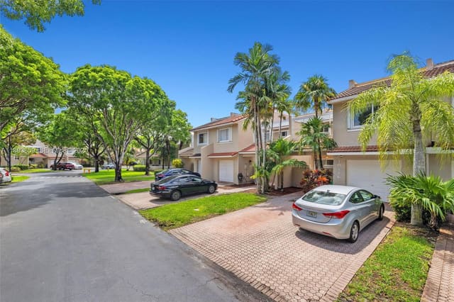 10226 NW 52nd Lane, sold in Doral Greens, Doral, FL